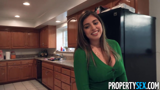 Curvy Ella wants Les Cock NOW. POV