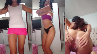Flaquita cachonda hermosas piernas tetas pequeñas