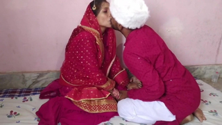 Dulhan Ki Moti Chuchiyan Dabake Lund Chuswaya Pati Ne