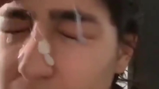 Petite Mumbai girlfriend gets facial cumshot after handjob