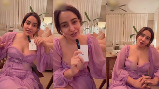 Indian Actress Nipple Slip Live Chat Showing Big Boobs