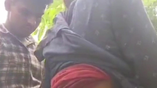 Gaon ke ladka-ladki ki jungle chudai wala Indian Sex MMS