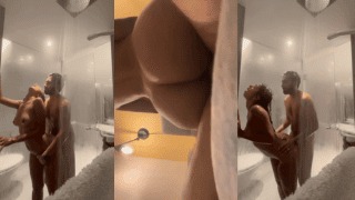 Couple Shower Choke Arch Smooch