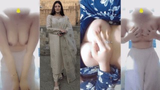 Foto nude di una desi signora in bagno