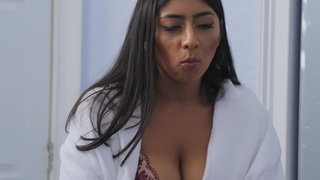 Violet Myers Is A Curvy & Thick Beautiful Latina Princess