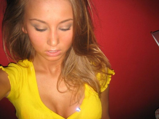 amateur teen cutie jenny shows pussy and ass nude 09 800x600